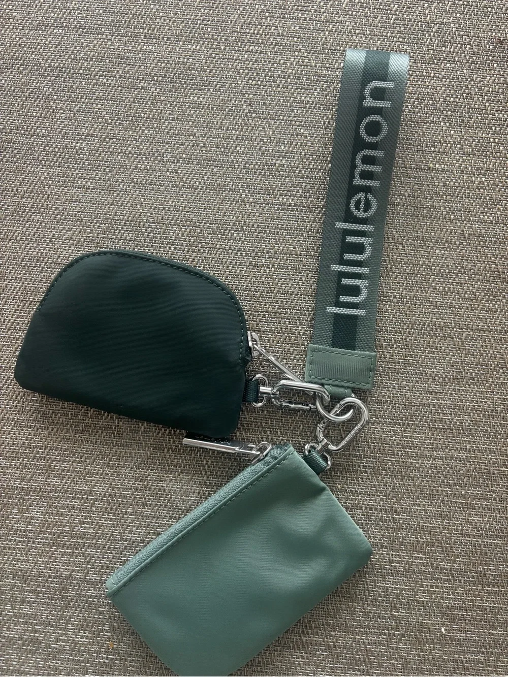 lululemon athletica green double pouch keychain strap